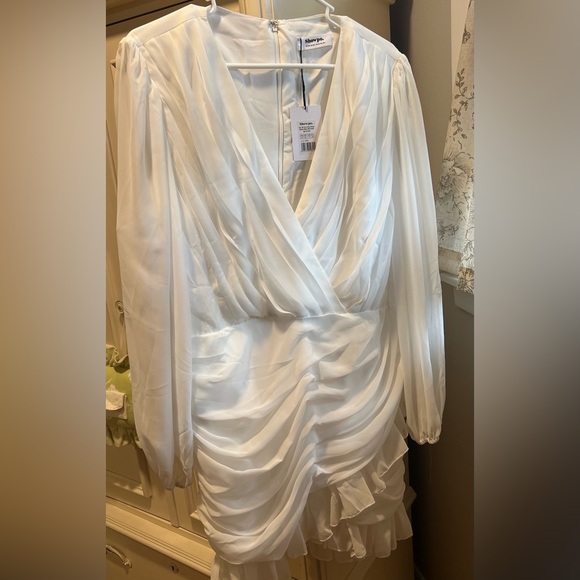 MINI DRESS - PLUNGE BALLOON SLEEVE DRESS IN WHITE - Picture 7 of 8